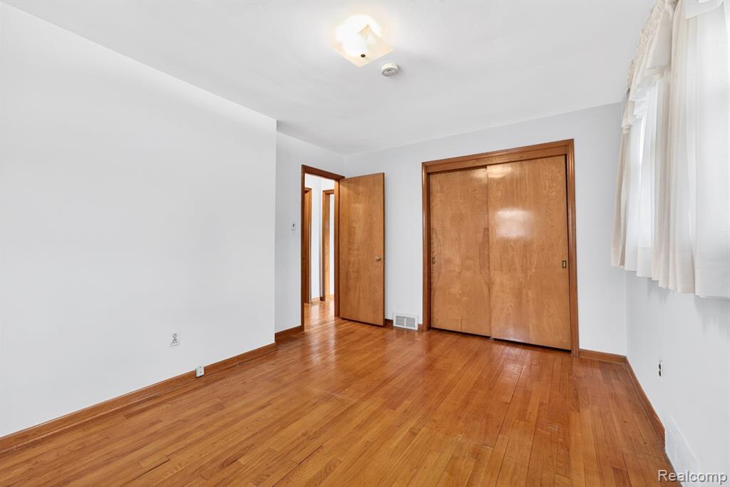 8300 Kinmore Street, Dearborn Heights, MI 48127 — Photo 12