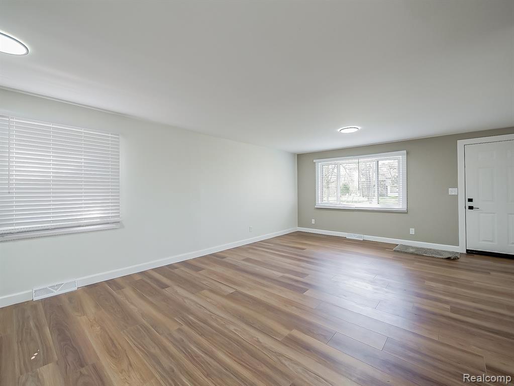9650 Cooley Lake Road, White Lake, MI — Photo 22
