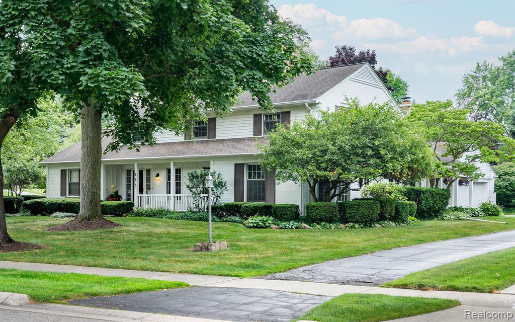 555 N GLENGARRY Road, Bloomfield Hills, MI 48301 — front exterior