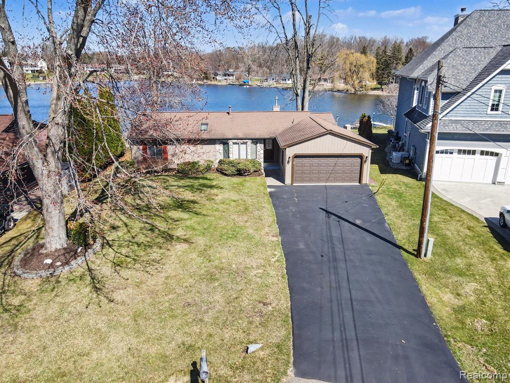 11591 PLEASANT VIEW Drive, Pinckney, MI 48169 — Photo 4