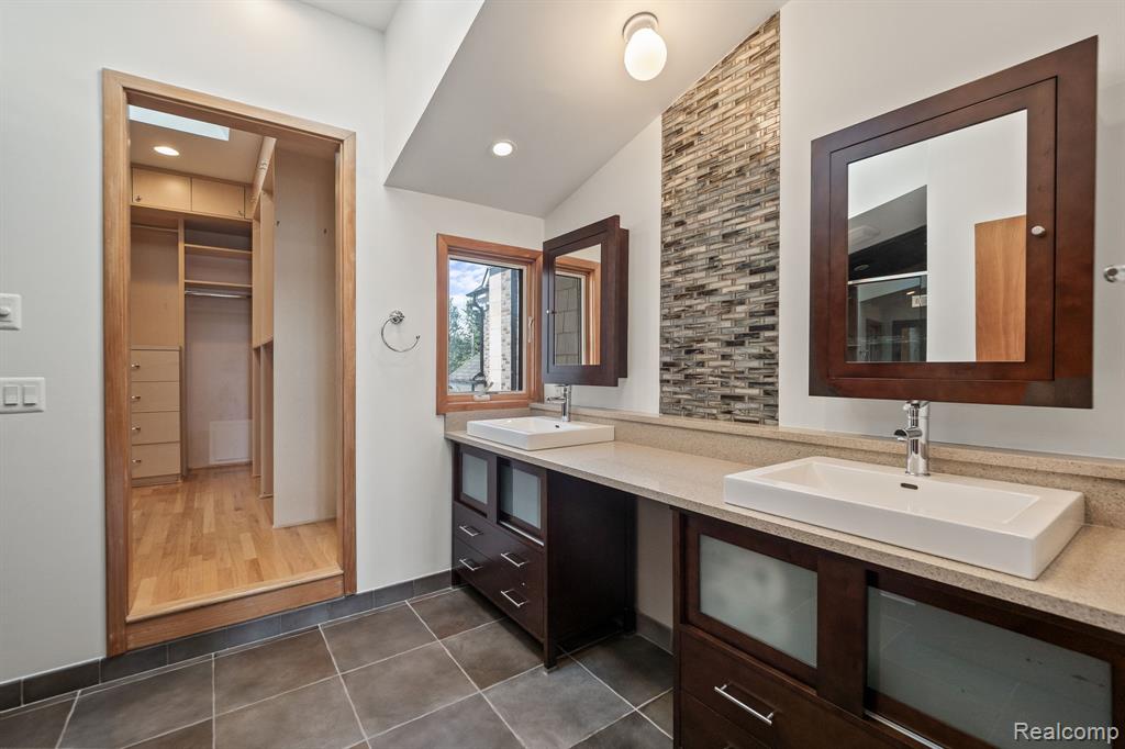 2380 WALNUT LAKE Road, West Bloomfield, MI 48323 — Photo 13
