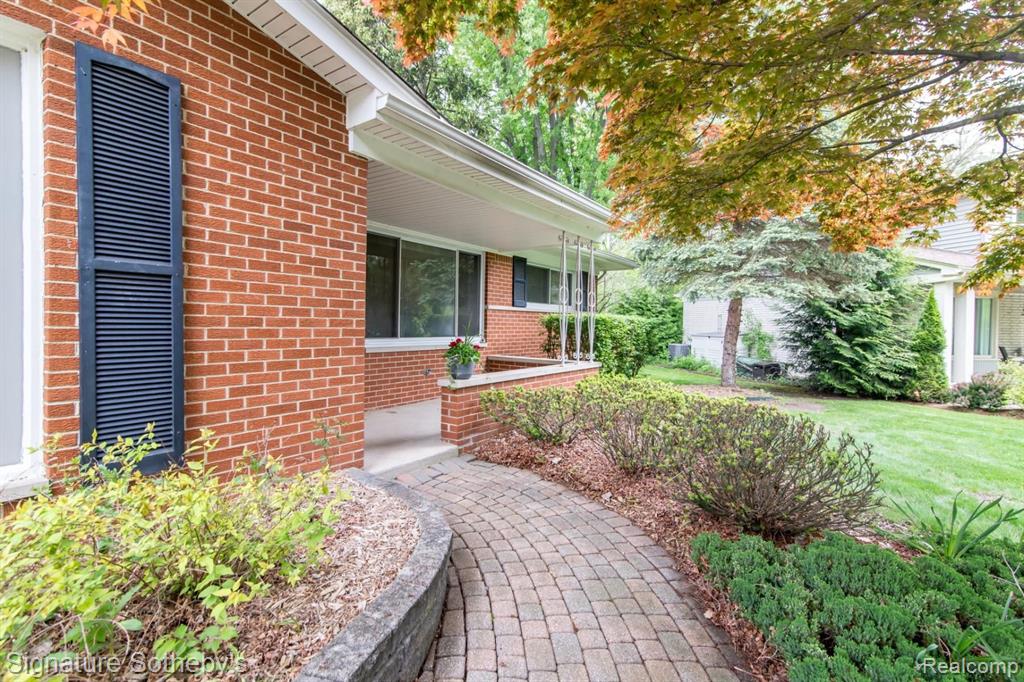 6279 WALKER Court, Troy, MI 48085 — Photo 47