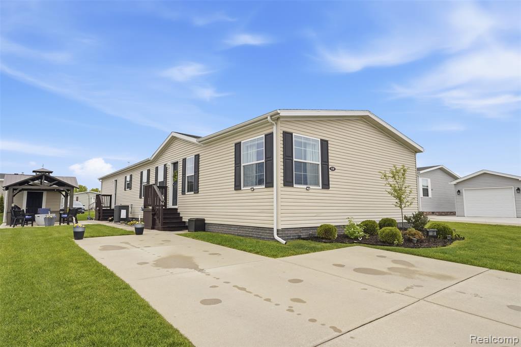 11197 Dogwood Court, South Lyon, MI 48178 — Photo 2
