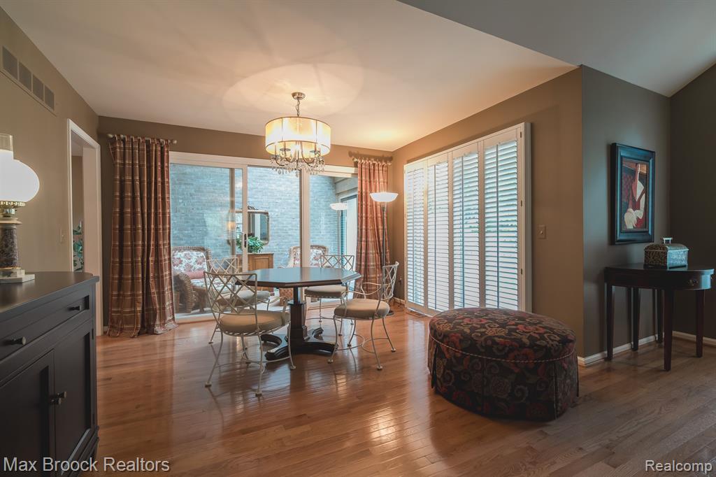 2426 HICKORY GLEN Drive, Bloomfield Hills, MI 48304 — Photo 10
