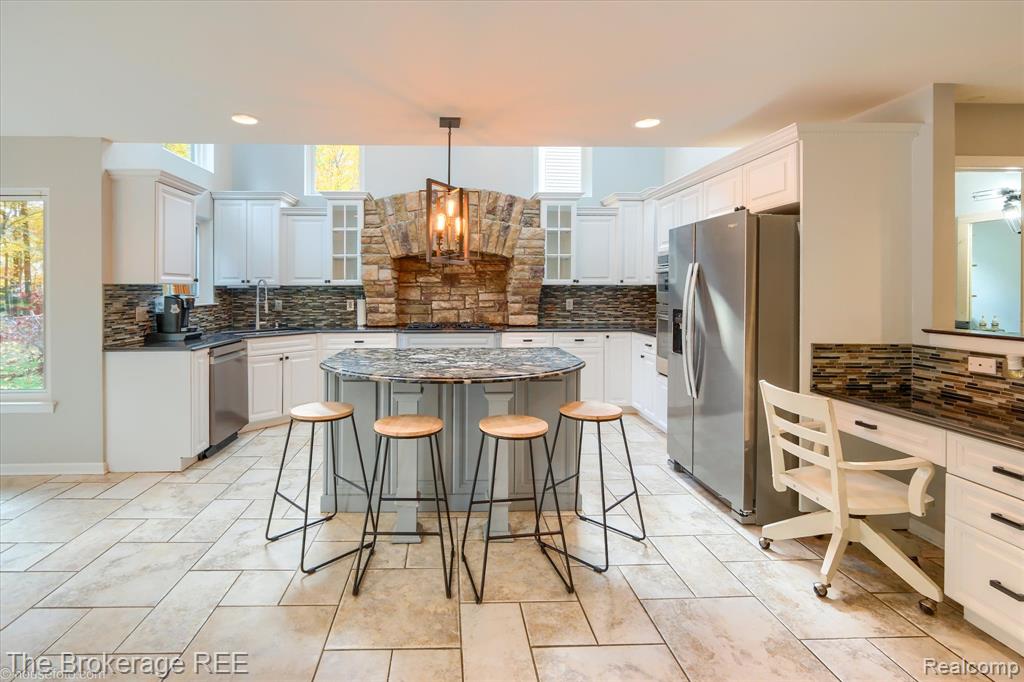 5239 Farmridge Lane, Grand Blanc, MI 48439 — Photo 18