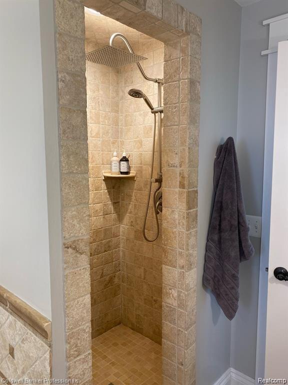 6730 WESTAWAY Drive, Troy, MI 48085 — Photo 14
