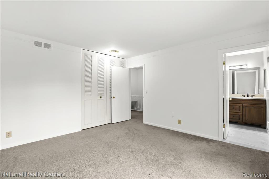 445 Fox Hills Drive N, 81, Bloomfield, MI 48304 — Photo 12