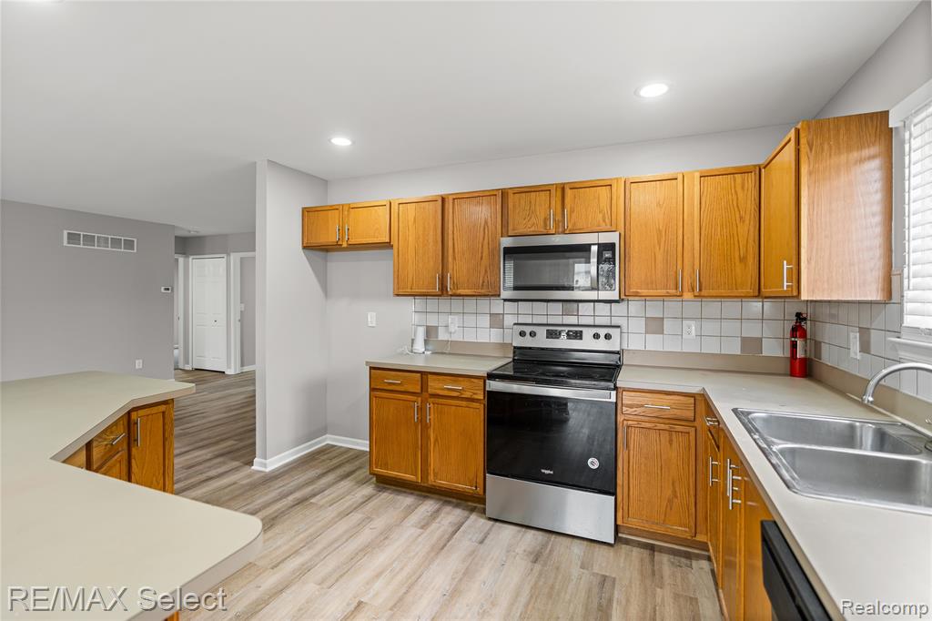 708 Wilberforce Drive, Flint, MI 48503 — Photo 8
