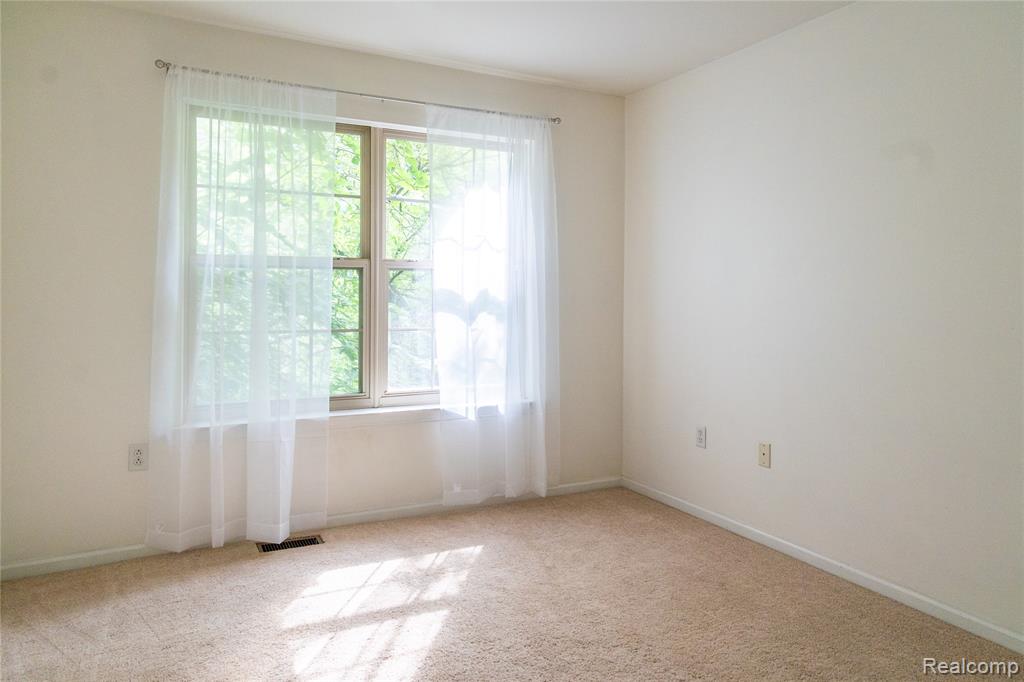 39658 ROCKCREST Lane, Northville, MI — Photo 12
