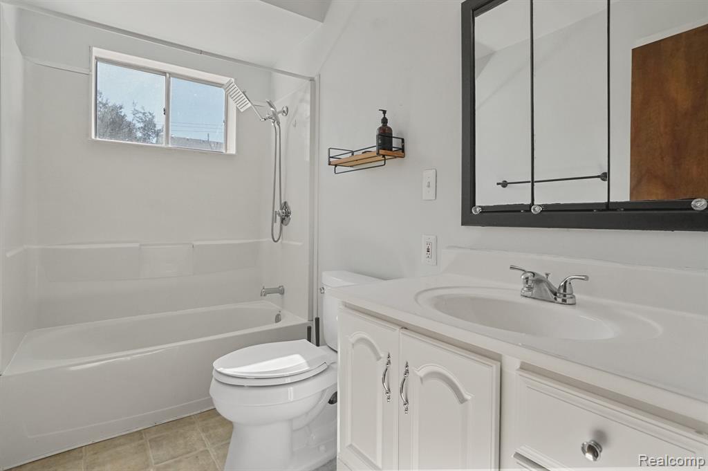 723 Sweetbriar, Milford, MI 48381 — Photo 18