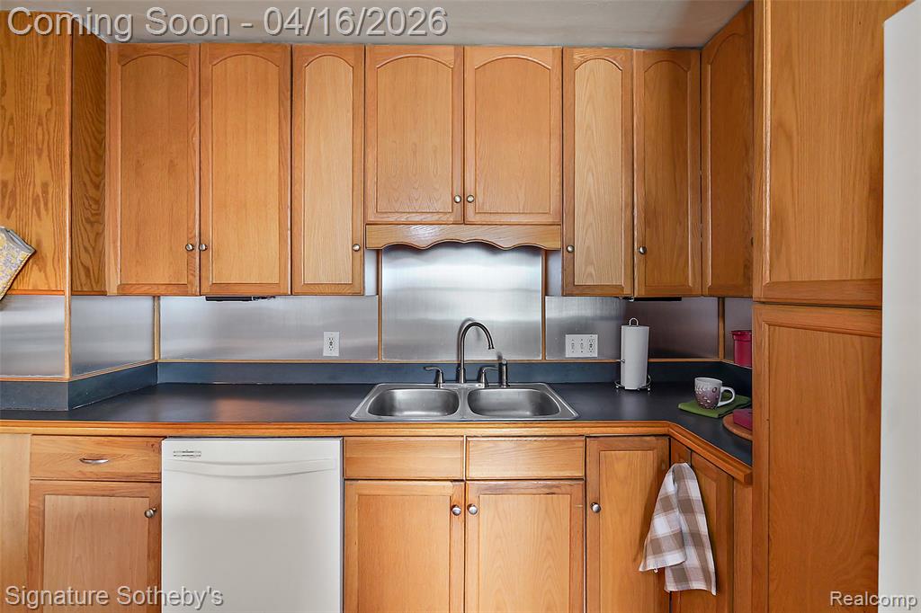 842 Schuman Street, Garden City, MI — Photo 8