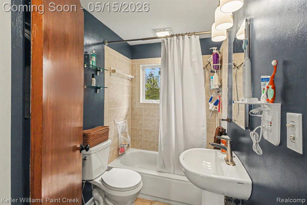 425 Cabinet Street, Milford, MI 48381 — Photo 10