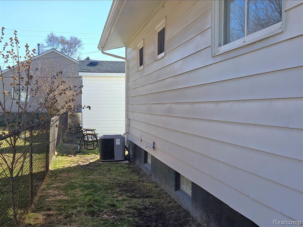 16830 S Stephens Drive E, Eastpointe, MI 48021 — Photo 7