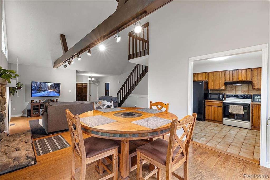 8021 Washburn Road, Goodrich Vlg, MI — Photo 12
