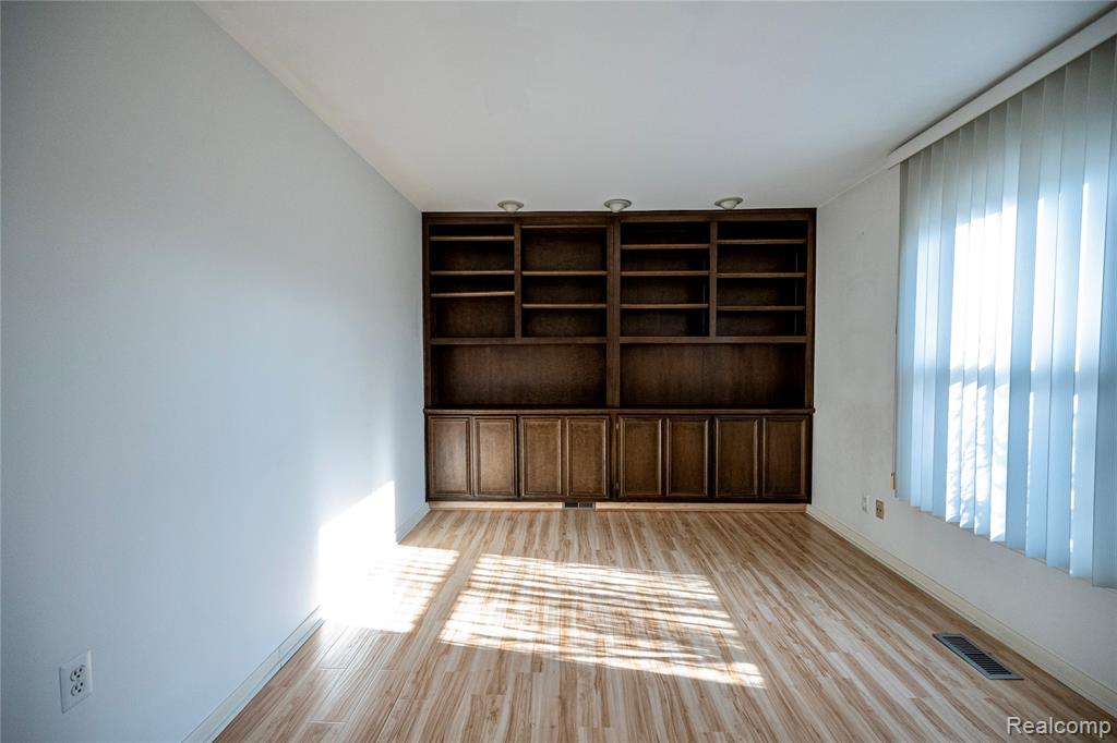 21660 Riverview Drive, Beverly Hills, MI 48025 — Photo 18