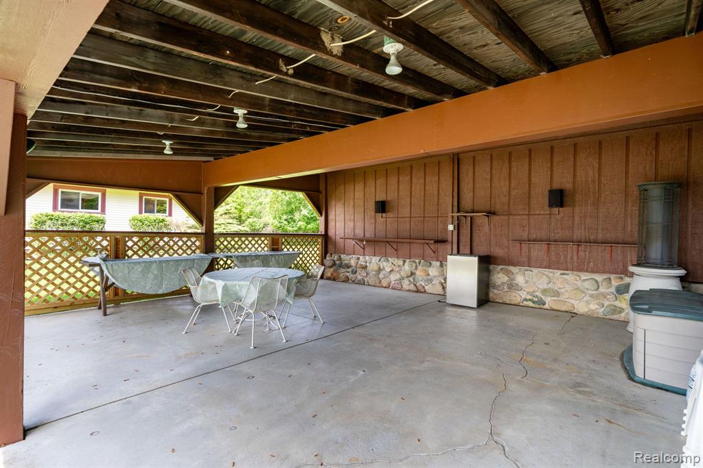 5871 Brewster Road, Rochester Hills, MI 48306 — Photo 43