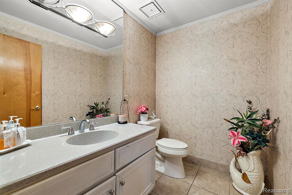 8398 ELKRUN Drive, Clarkston, MI 48348 — Photo 22