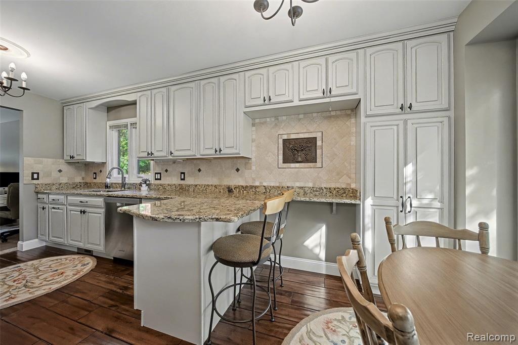 5893 Dawn Ridge Drive, Troy, MI 48098 — Photo 5