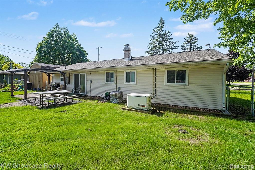 6612 Rowley Drive, Waterford, MI 48329 — Photo 13