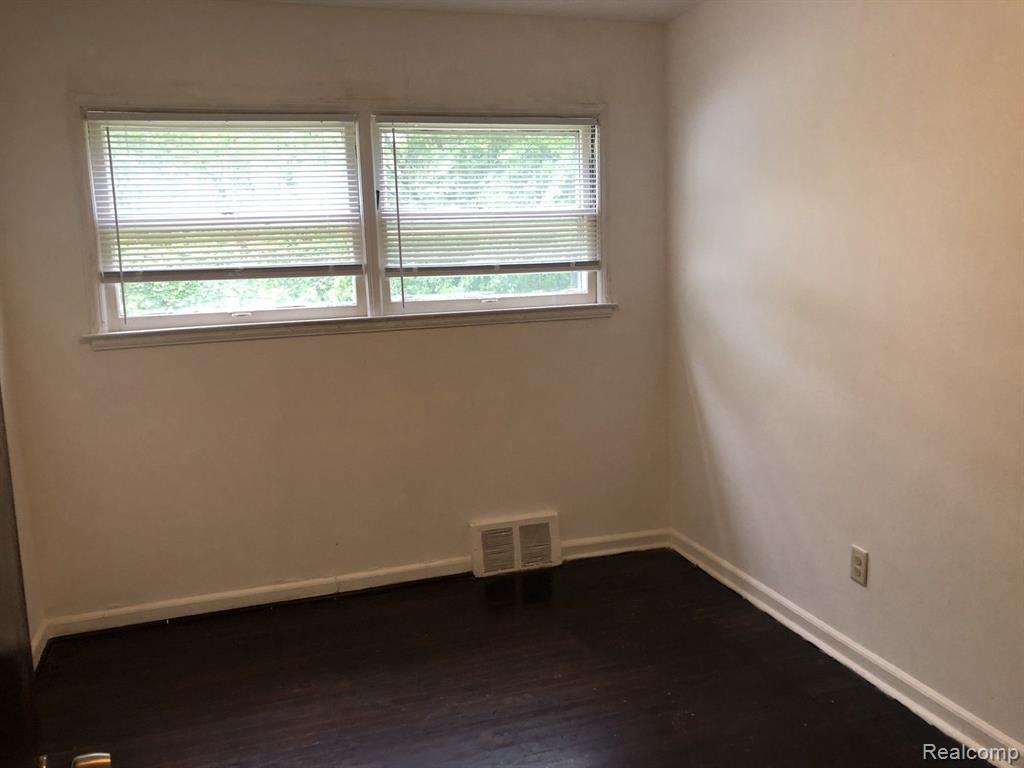 733 E PIKE Street, Pontiac, MI 48342 — Photo 10