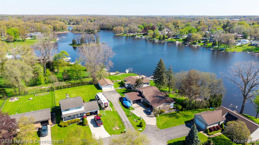 8081 Granada Avenue, Brighton, MI 48114 — Photo 6