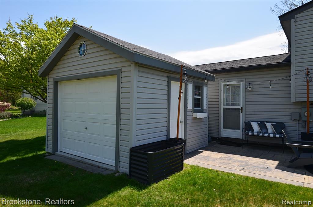 4856 CLINTON WAY Drive, Waterford, MI 48328 — Photo 11