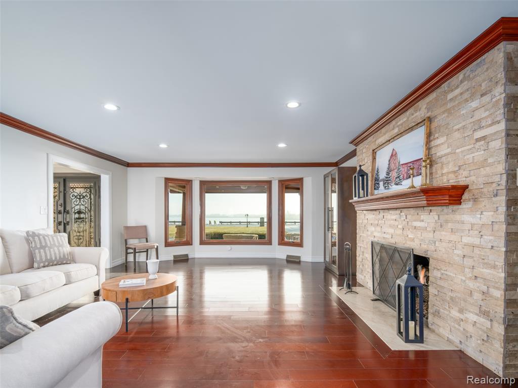 23750 E River Road, Grosse Ile, MI, 48138