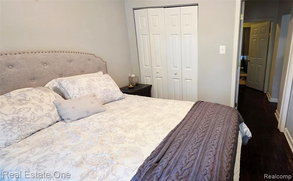 611 E Bernhard Avenue, Hazel Park, MI 48030 — Photo 11
