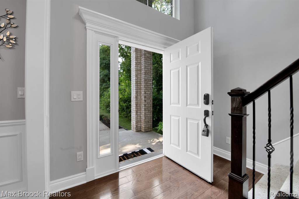 8330 COOLEY LAKE Road, Commerce Twp, MI 48382 — Photo 3