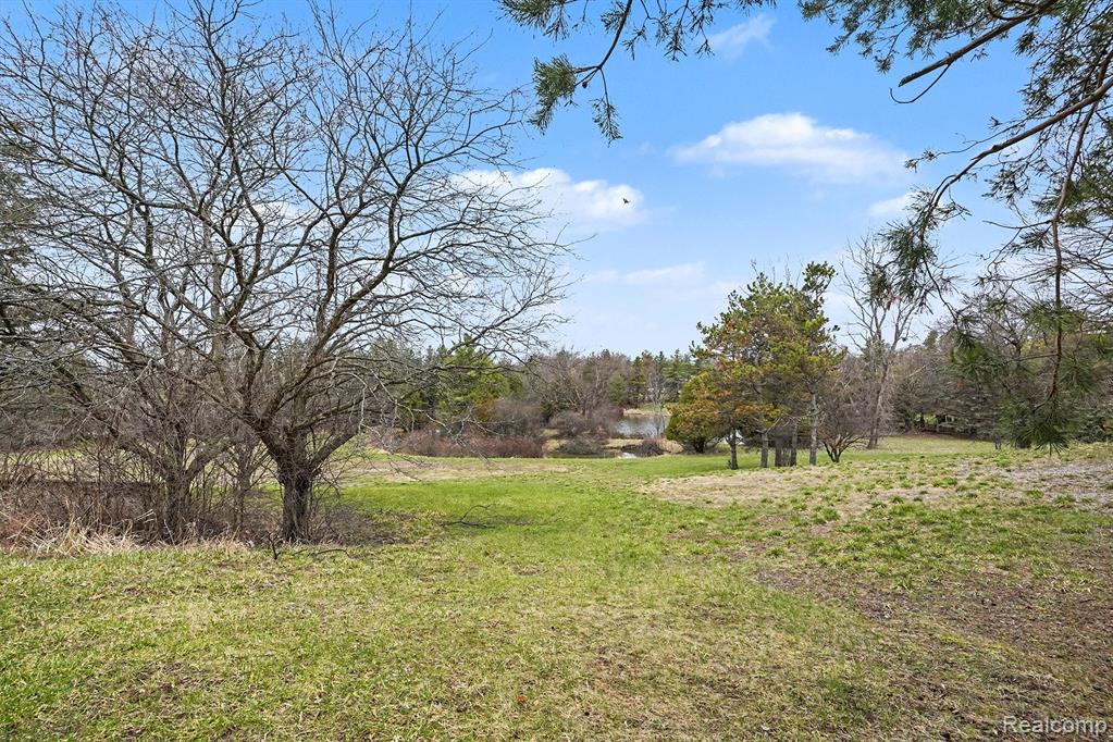 4385 Warwick Circle Drive, Grand Blanc, MI 48439 — Photo 13