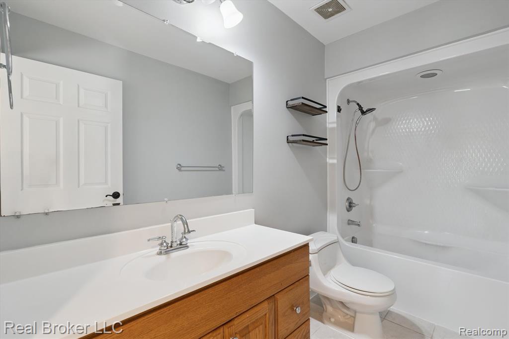 6097 High Valley Drive, White Lake, MI 48383 — Photo 29