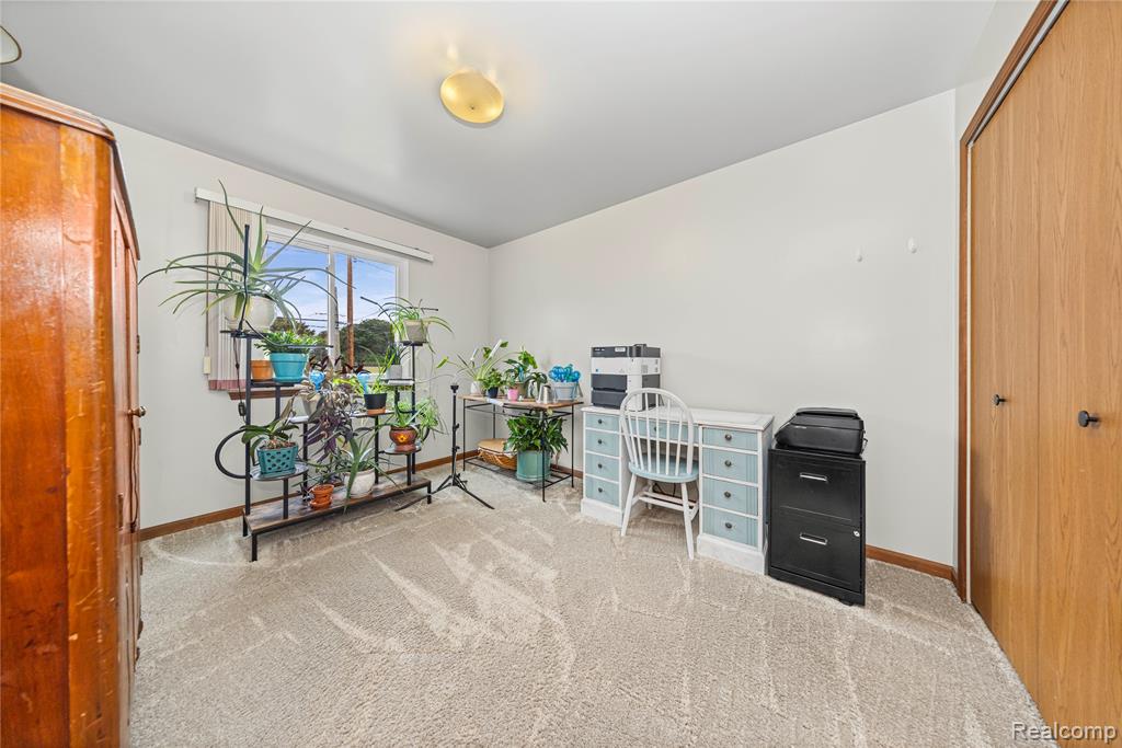 9085 Deering Street, Livonia, MI 48150 — Photo 22