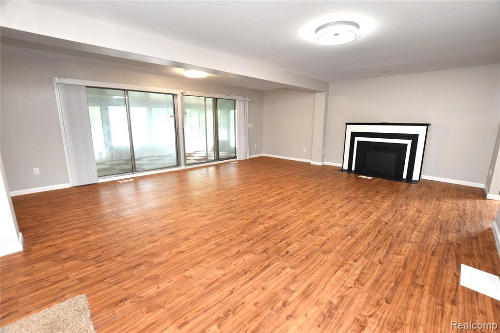 4047 Mitchell Drive, Flint, MI 48506 — Photo 6