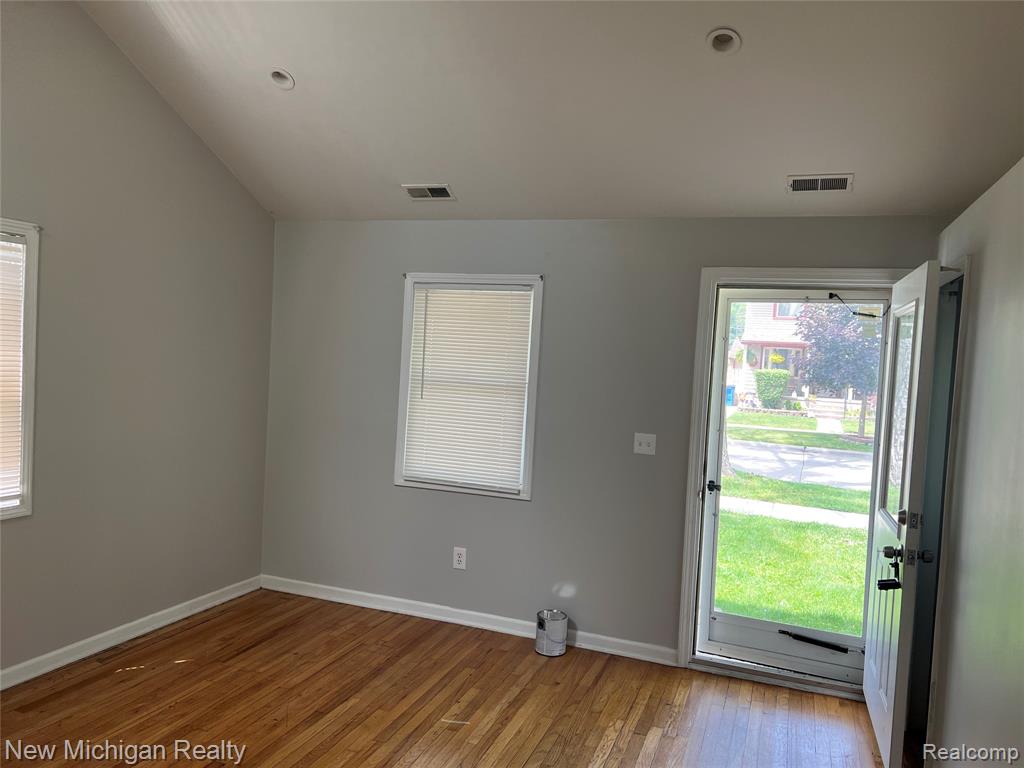 5659 CLIPPERT Street, Dearborn Heights, MI 48125 — Photo 24