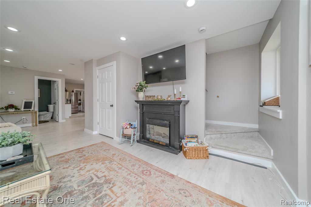 515 S Michigan Avenue, Howell, MI 48843 — Photo 10