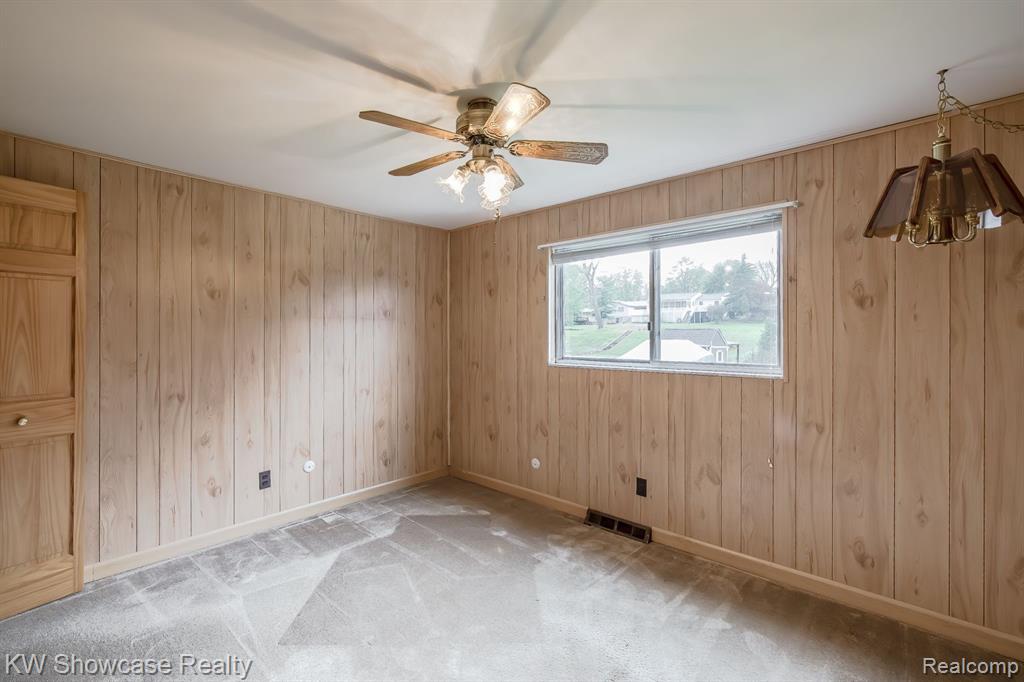 841 DRIBURG Drive, Commerce Twp, MI 48390 — Photo 17