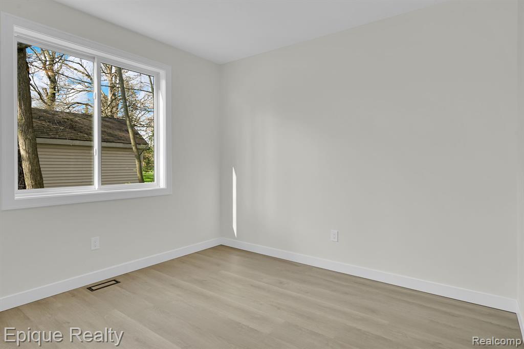2432 Holland Street, Lake Orion, MI — Photo 18