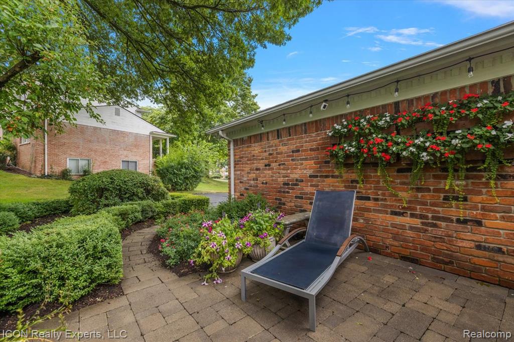 746 Birch Tree Lane, Rochester Hills, MI 48306 — Photo 12
