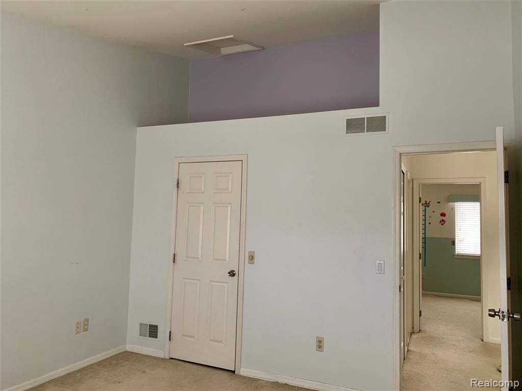 4797 CARRINGTON Drive, Rochester Hills, MI 48306 — Photo 18