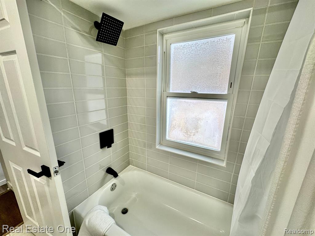 571 ANDRESEN Court, Hazel Park, MI 48030 — Photo 31