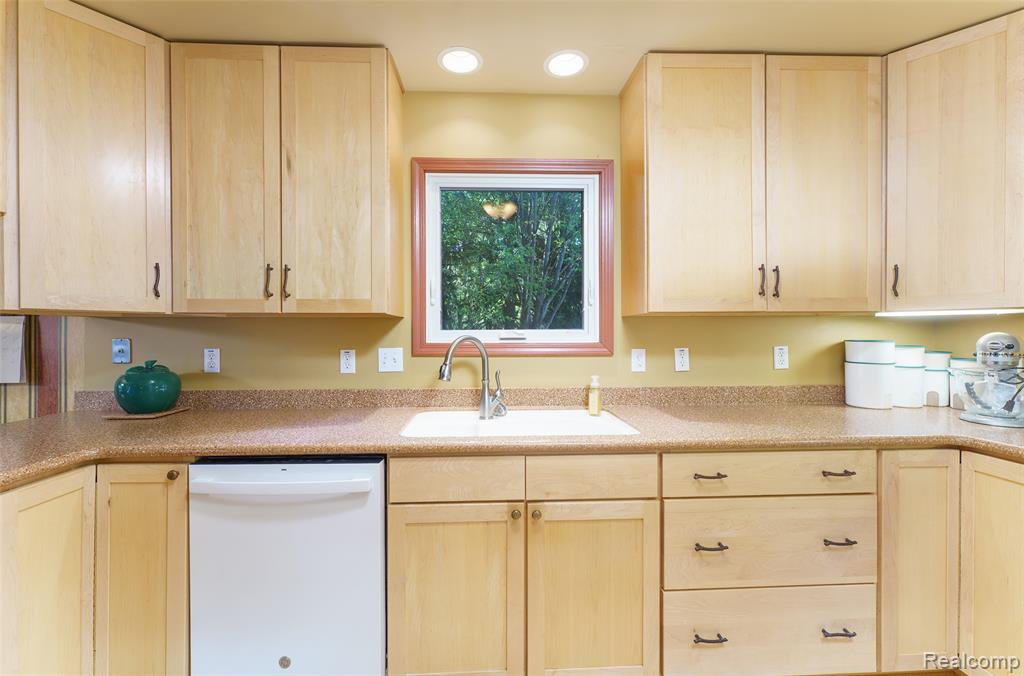 9516 Placid Way, Howell, MI 48843 — Photo 19