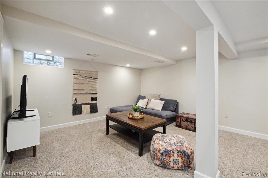 913 ORCHARD GROVE Drive, Royal Oak, MI 48067 — Photo 33