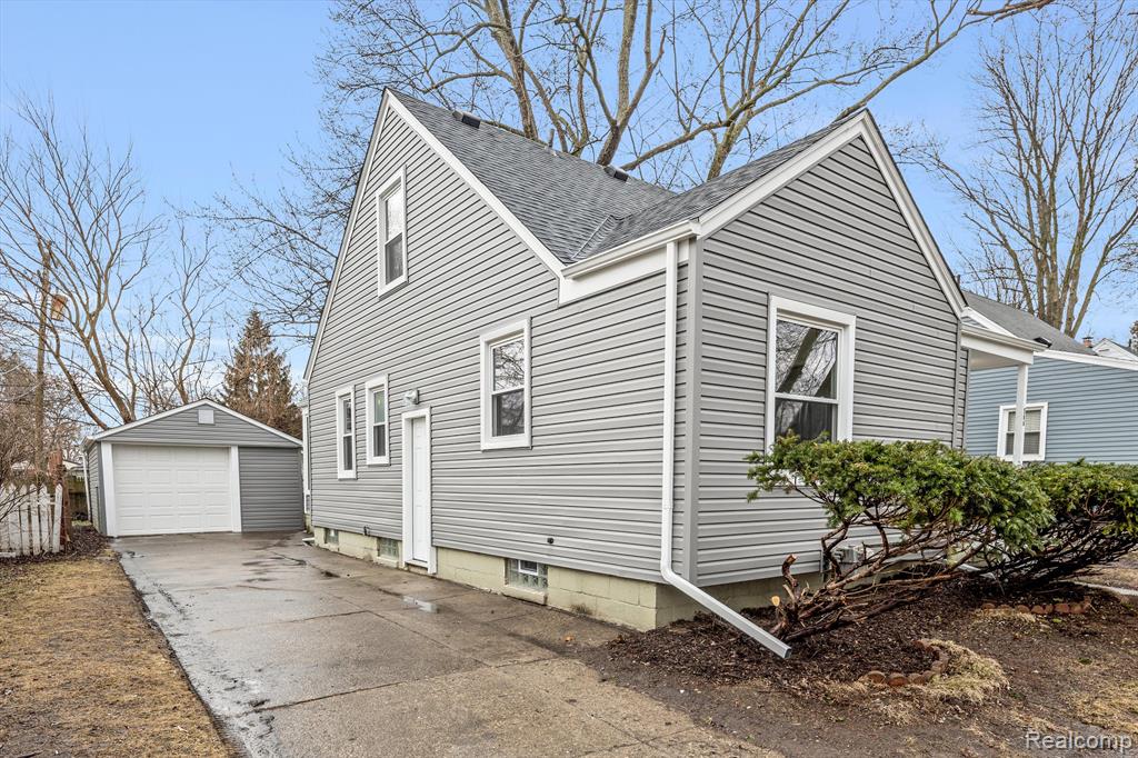 566 E BAKER Avenue, Clawson, MI — Photo 4