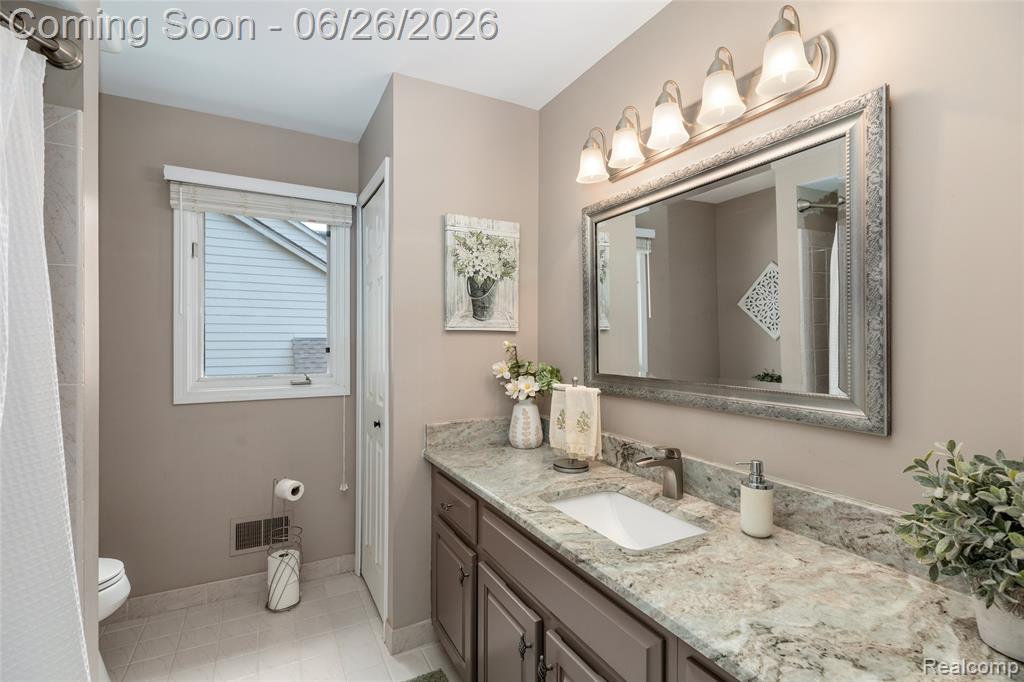 2176 Oakwood Drive, Troy, MI 48085 — Photo 23