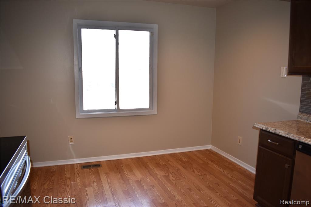 7901 Lawrence, West Bloomfield, MI — Photo 17