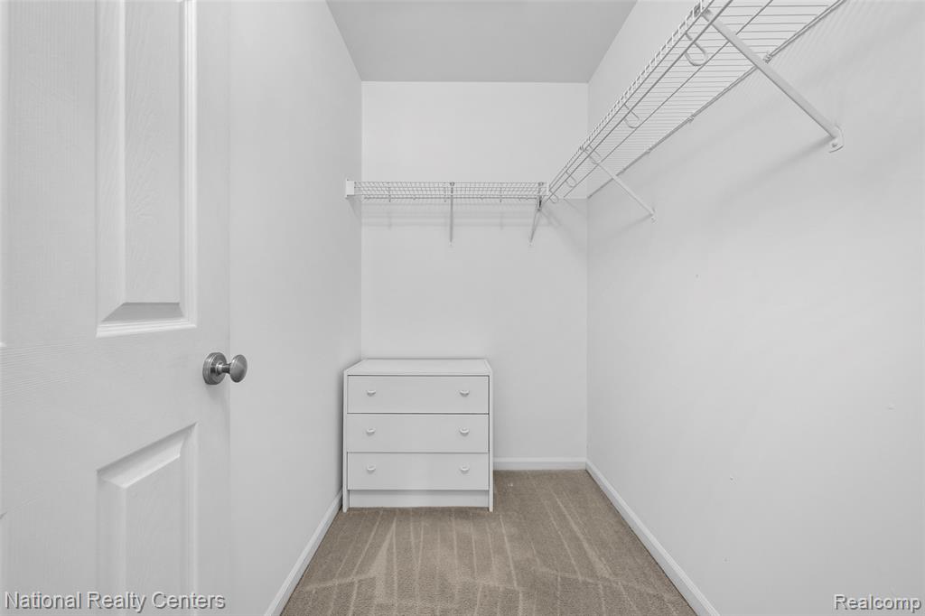 7201 Farmingdale Lane, Walled Lake, MI 48390 — Photo 22