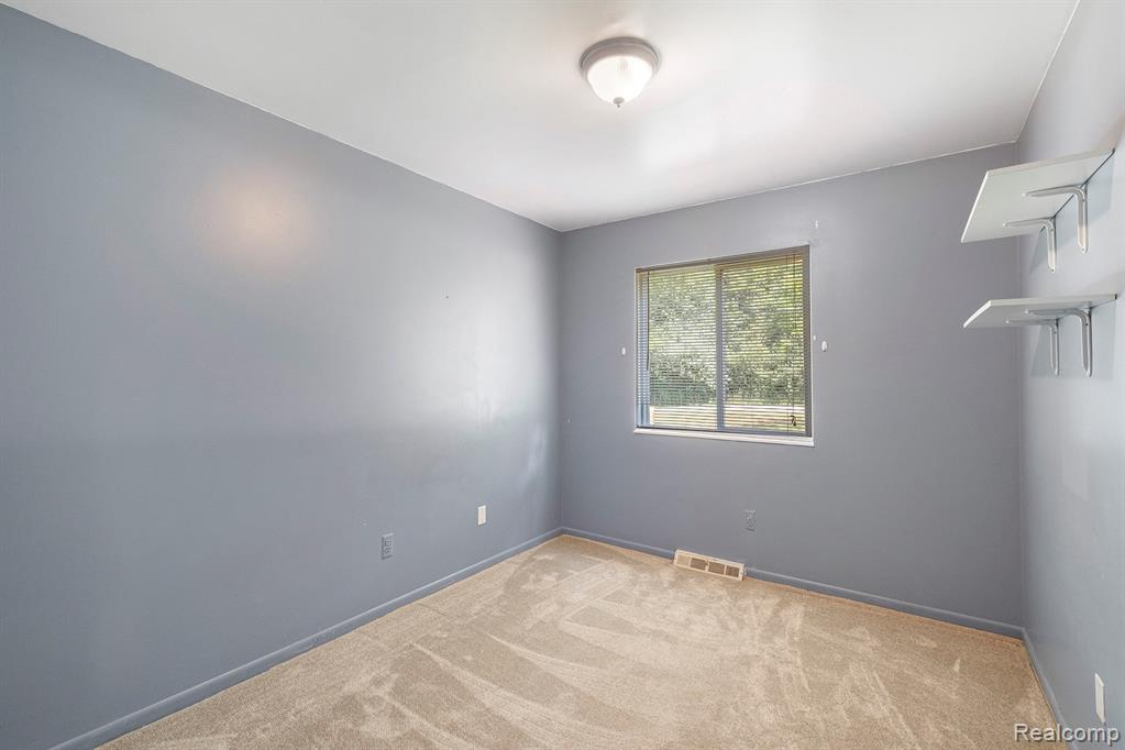 1490 Gage Road, Holly, MI 48442 — Photo 9