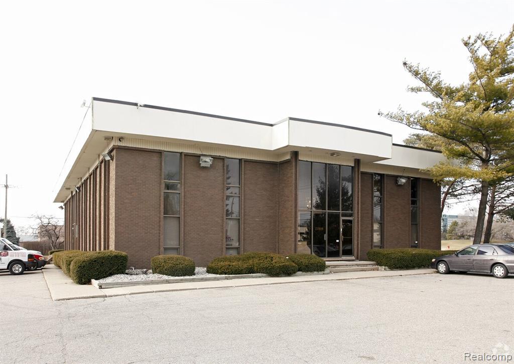 23999 W 10 Mile Road, Southfield, MI 48033