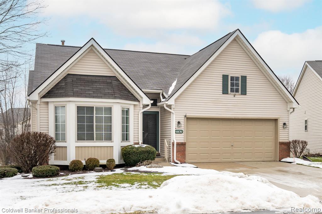 4436 Sunset Boulevard, Grand Blanc, MI 48439 — front exterior
