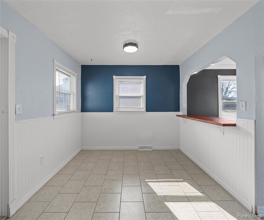 8916 Deering Street, Livonia, MI 48150 — Photo 11